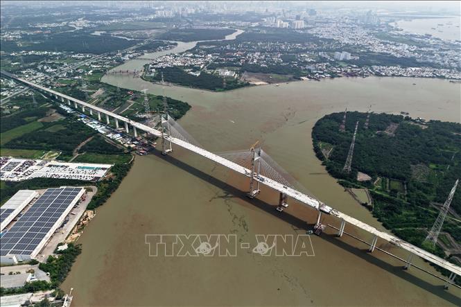 Cầu Bình Khánh bắc qua sông Soài Rạp (Thành phố Hồ Chí Minh) trên cao tốc Bến Lức - Long Thành được hợp long vào ngày 28/6/2025 vừa qua. Ảnh: Hồng Đạt - TTXVN
