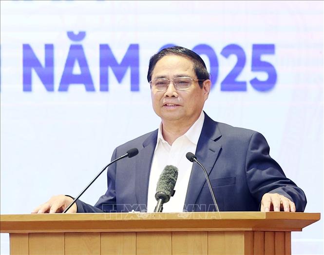 Prime Minister Pham Minh Chinh speaks at the meeting. VNA Photo: Thống Nhất