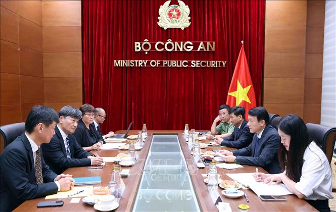 Đại tướng Lương Tam Quang, Bộ trưởng Bộ Công an tiếp ông Tsuneda Teruo, Phó Chủ tịch Hiệp hội vì sức khỏe và an toàn an ninh cộng đồng Nhật Bản. Ảnh: Phạm Kiên - TTXVN