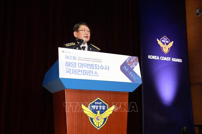 Ủy viên Cảnh sát biển Hàn Quốc Kim Yong Jin phát biểu khai mạc Hội nghị quốc tế điều tra tội phạm ma túy trên biển lần thứ 2.  Ảnh: Đức Thắng (P/v TTXVN tại Hàn Quốc)
