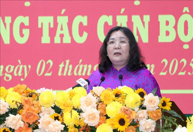 Phó Bí thư Thường trực Tỉnh ủy Vĩnh Long Hồ Thị Hoàng Yến phát biểu tại hội nghị.  Ảnh: Lê Thúy Hằng – TTXVN