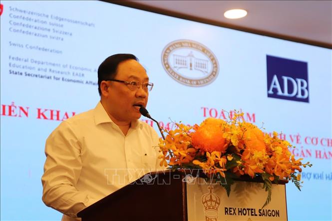 Ông Phạm Anh Tuấn, Vụ trưởng Vụ Thanh toán, Ngân hàng Nhà nước phát biểu khai mạc tại tọa đàm. Ảnh: Hứa Chung-TTXVN
