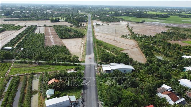 Công trình tuyến đường tránh Cao Lãnh dần hình thành, góp phần thúc đẩy phát triển kinh tế - xã hội của tỉnh Đồng Tháp. Ảnh: Nhựt An - TTXVN