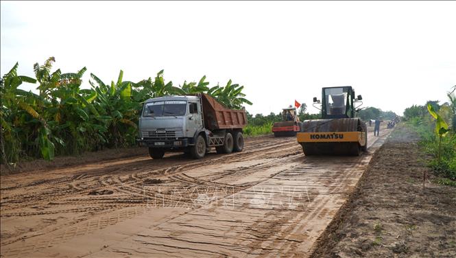 Công trường thi công dự án tuyến đường tránh Cao Lãnh, đoạn qua phường Mỹ Ngãi, tỉnh Đồng Tháp. Ảnh: Nhựt An - TTXVN
