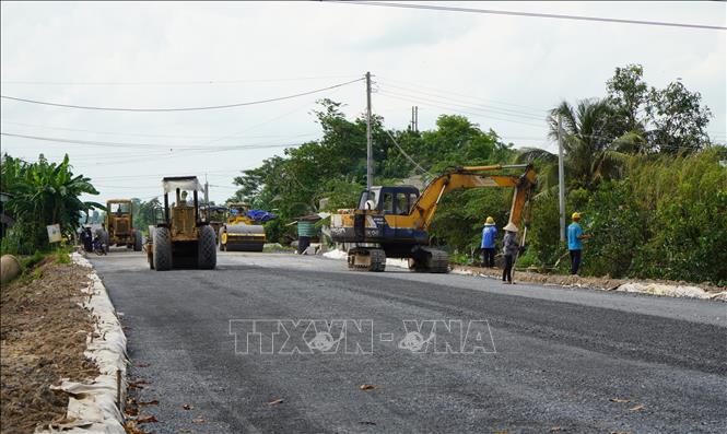 Công trường thi công dự án tuyến tránh Cao Lãnh, đoạn qua phường Mỹ Trà, tỉnh Đồng Tháp. Ảnh: Nhựt An - TTXVN