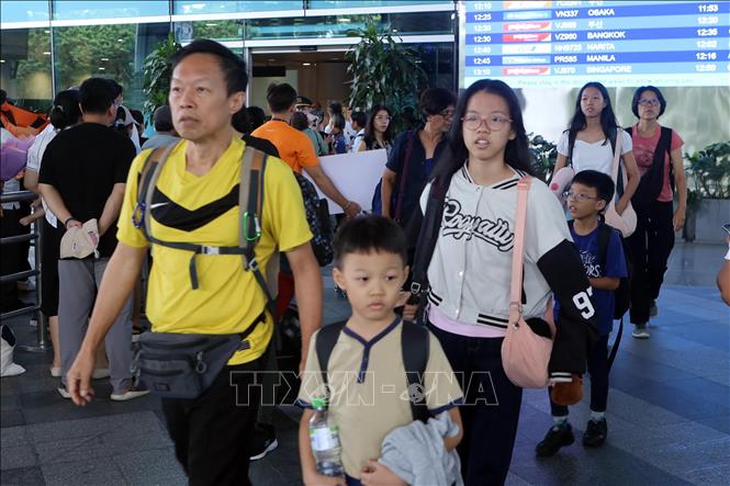 Hành khách tại sân bay Quốc tế Đà Nẵng. Ảnh: Trần Lê Lâm - TTXVN 