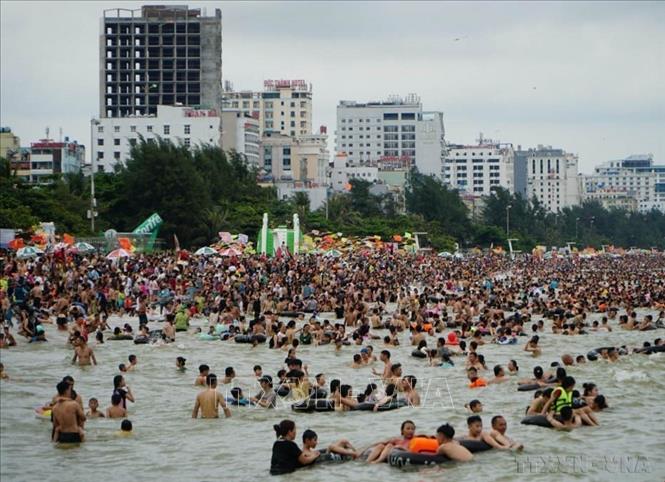 Việt Nam là quốc gia đông dân thứ 3 trong khu vực Đông Nam Á (sau Indonesia và Philippines) và thứ 16 trên thế giới. Sau 5 năm, kể từ năm 2019 đến nay, quy mô dân số Việt Nam tăng thêm 4,9 triệu người. Ảnh: TTXVN phát