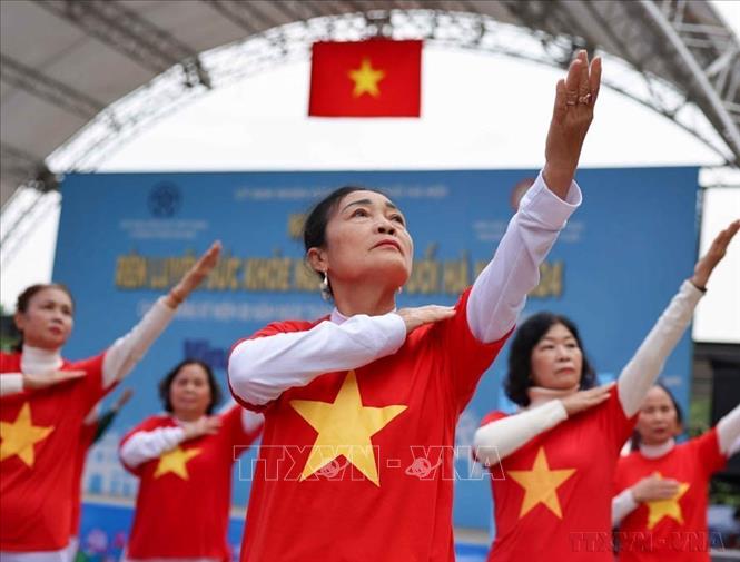 Người cao tuổi tham gia Ngày hội rèn luyện sức khỏe người cao tuổi thủ đô năm 2024, nhằm khuyến khích phong trào tập luyện thể dục - thể thao trong cộng đồng (13/12/2024). Ảnh: Thanh Tùng - TTXVN