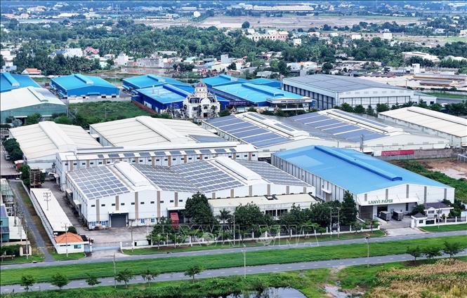 Hệ thống nhà xưởng trong khu công nghiệp Long Giang, xã Tân Phước 3, tỉnh Đồng Tháp. Ảnh: Hồng Đạt - TTXVN
