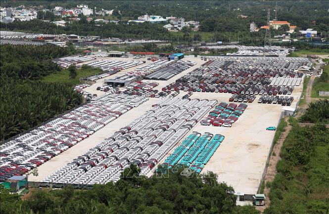 Kho bãi tập kết xe điện trong khu công nghiệp Hiệp Phước, Thành phố Hồ Chí Minh. Ảnh: Hồng Đạt - TTXVN
