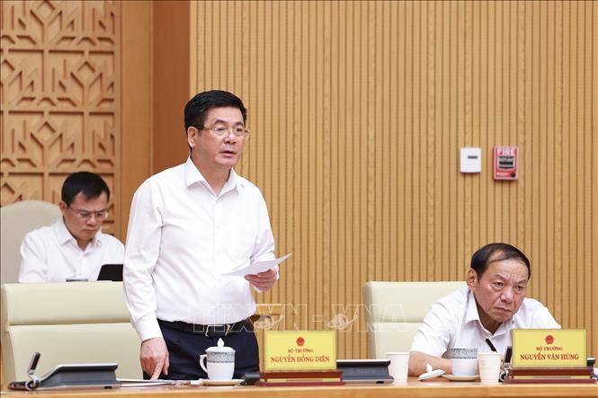 Bộ trưởng Bộ Công thương Nguyễn Hồng Diên phát biểu. Ảnh: Dương Giang-TTXVN