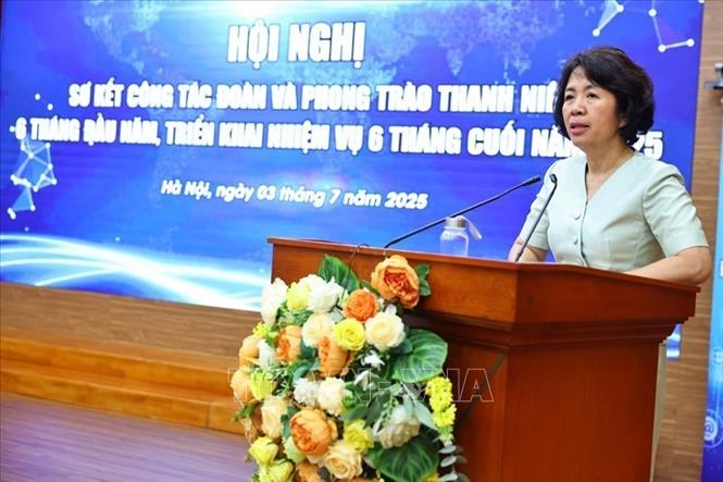 Phó Bí thư Đảng ủy các cơ quan Đảng Trung ương Nguyễn Thị Hoàng Vân phát biểu chỉ đạo. Ảnh: Minh Đức - TTXVN