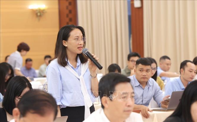 Đại diện Báo Dân trí đặt câu hỏi tại buổi họp báo. Ảnh: Tuấn Anh  - TTXVN