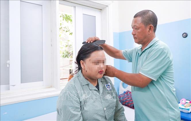 Chị Đ.V.Y.N (22 tuổi, ngụ xã Thái Mỹ, Thành phố Hồ Chí Minh) trước khi xuất viện về nhà trong tình trạng khỏe mạnh. Ảnh: TTXVN phát 