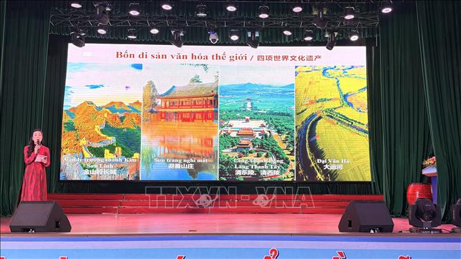 Giới thiệu các điểm du lịch nổi tiếng tại tỉnh Hà Bắc (Trung Quốc). Ảnh: Ngọc Bích-TTXVN