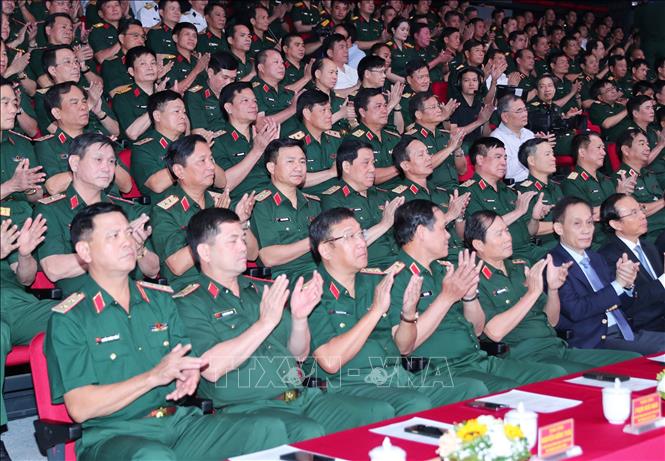 Các đại biểu là lãnh đạo các cơ quan, đơn vị, quân binh chủng thuộc Bộ Quốc phòng dự chương trình. Ảnh: Trọng Đức - TTXVN