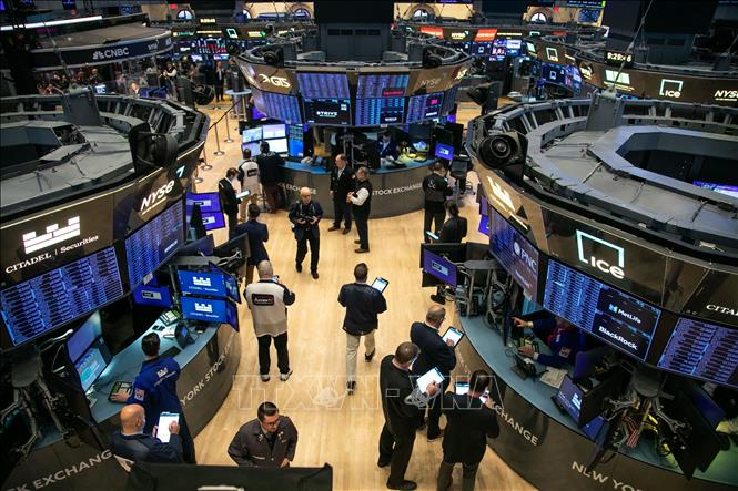 Hoạt động tại sàn giao dịch chứng khoán New York, Mỹ. Ảnh: THX/TTXVN