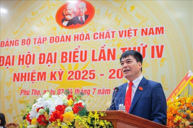 Phó Bí thư Thường trực Đảng uỷ Tập đoàn Hoá chất Việt Nam Nguyễn Văn Quý báo cáo kiểm điểm BCH Đảng bộ Tập đoàn Hoá chất Việt Nam khoá III, nhiệm kỳ 2020 - 2025. Ảnh: Hoàng Hiếu - TTXVN