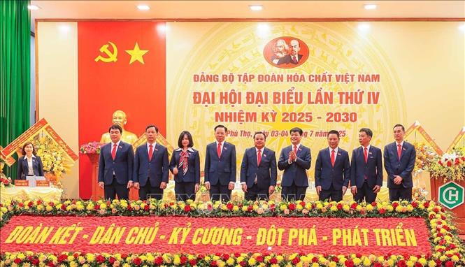 Đoàn Chủ tịch điều hành Đại hội. Ảnh: Hoàng Hiếu - TTXVN