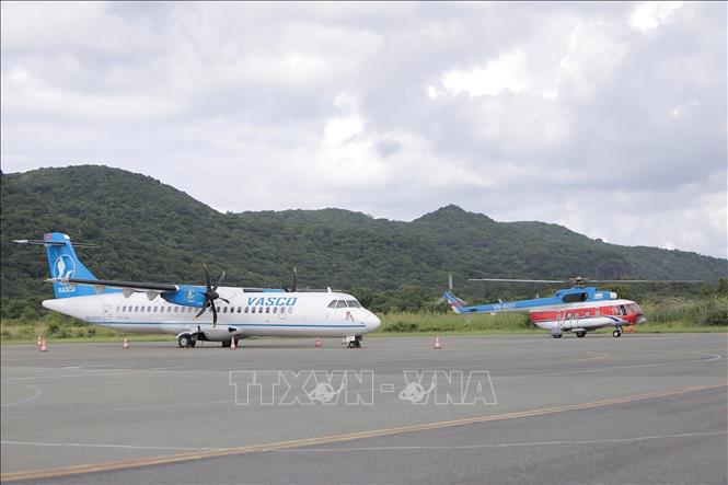 Despite growing demand, access to Con Dao remains limited due to outdated infrastructure, a short runway, and lack of night operations. The airport currently accommodates only small aircraft like ATR-72s. VNA Photo: Huỳnh Sơn