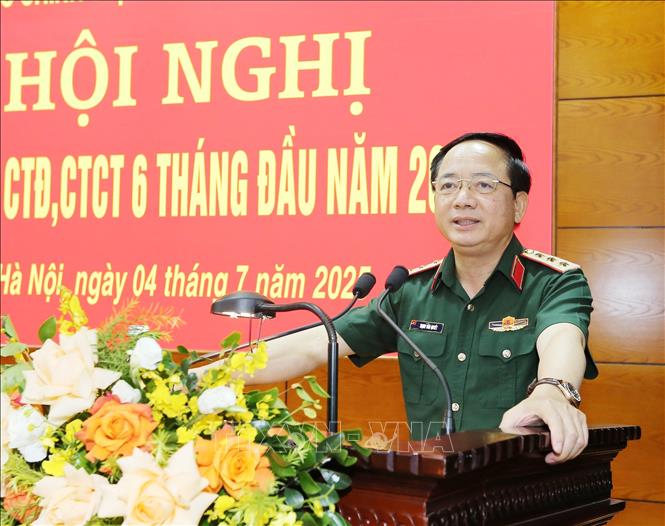 Thượng tướng Trịnh Văn Quyết, Bí thư Trung ương Đảng, Chủ nhiệm Tổng cục Chính trị QĐND Việt Nam phát biểu chỉ đạo tại hội nghị. Ảnh: Trọng Đức - TTXVN