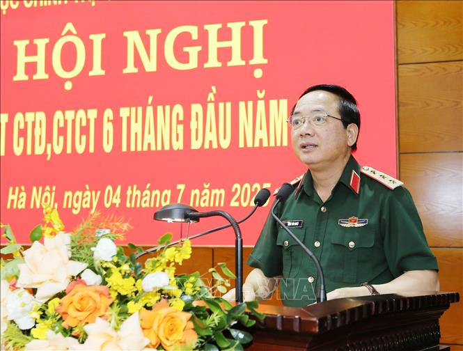 Thượng tướng Trịnh Văn Quyết, Bí thư Trung ương Đảng, Chủ nhiệm Tổng cục Chính trị QĐND Việt Nam phát biểu chỉ đạo tại hội nghị. Ảnh: Trọng Đức - TTXVN