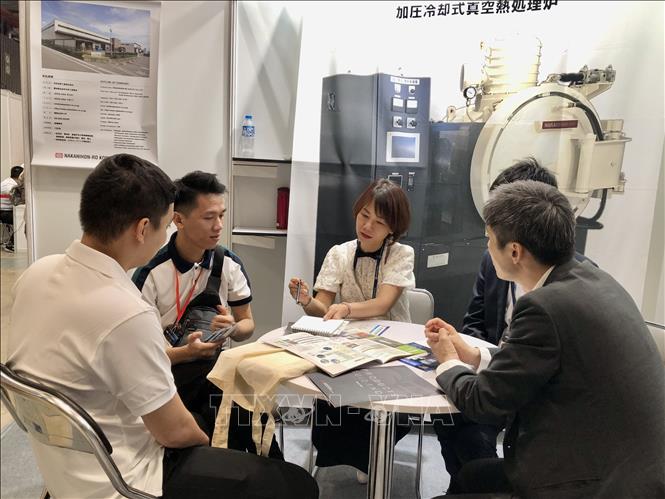 Doanh nghiệp trong và ngoài nước kết nối giao thương trực tiếp tại hội nghị. Ảnh: Mỹ Phương – TTXVN.