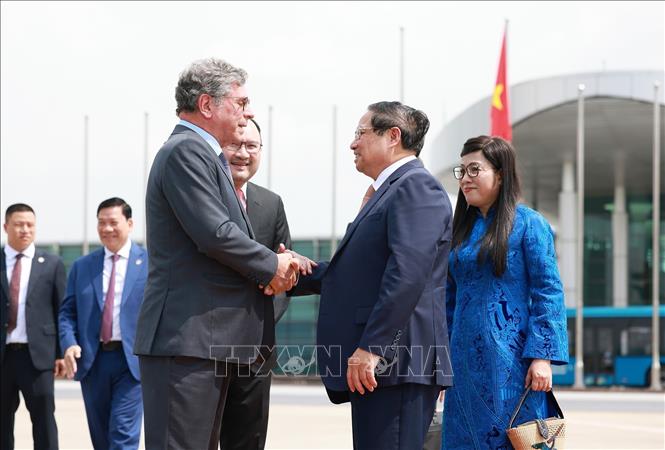 Thủ tướng Phạm Minh Chính và Phu nhân Lê Thị Bích Trân rời Thủ đô Hà Nội, lên đường tham dự Hội nghị Thượng đỉnh BRICS mở rộng năm 2025 tại Brazil. Ảnh: Dương Giang-TTXVN
