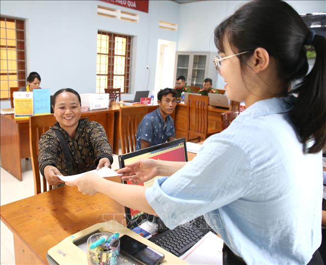 Việc giải quyết các thủ tục hành chính tại xã Đakrông được diễn ra nhanh chóng. Ảnh: Thanh Thuỷ-TTXVN