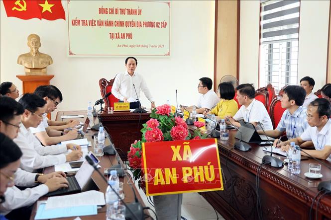 Bí thư Thành ủy Hải Phòng Lê Tiến Châu phát biểu tại buổi làm việc với lãnh đạo xã An Phú. Ảnh: TTXVN phát