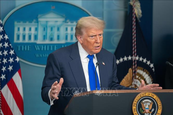 Tổng thống Mỹ Donald Trump phát biểu trong cuộc họp báo tại Nhà Trắng. Ảnh: THX/TTXVN