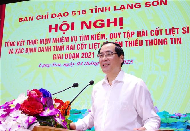  Phó Chủ tịch Thường trực UBND tỉnh Lạng Sơn Dương Xuân Huyên, Trưởng Ban Chỉ đạo tỉnh Lạng Sơn về tìm kiếm, quy tập và xác định hài cốt liệt sĩ còn thiếu thông tin phát biểu tại Hội nghị. Ảnh: Anh Tuấn – TTXVN