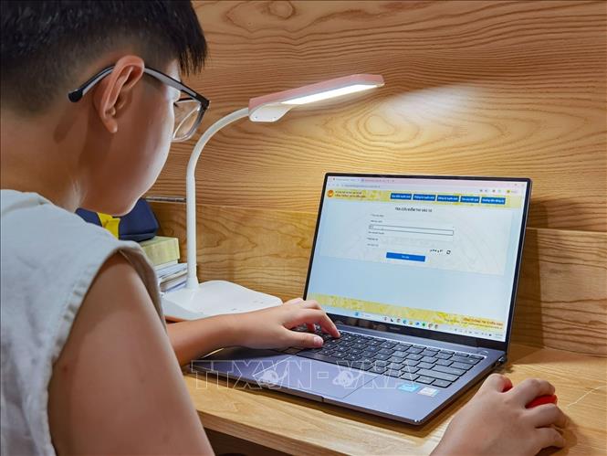 Thí sinh đăng nhập địa chỉ: https://tsdaucap.hanoi.gov.vn/tra-cuu-tuyen-sinh-10 để biết thông tin về kết quả thi. Ảnh: Thanh Tùng - TTXVN