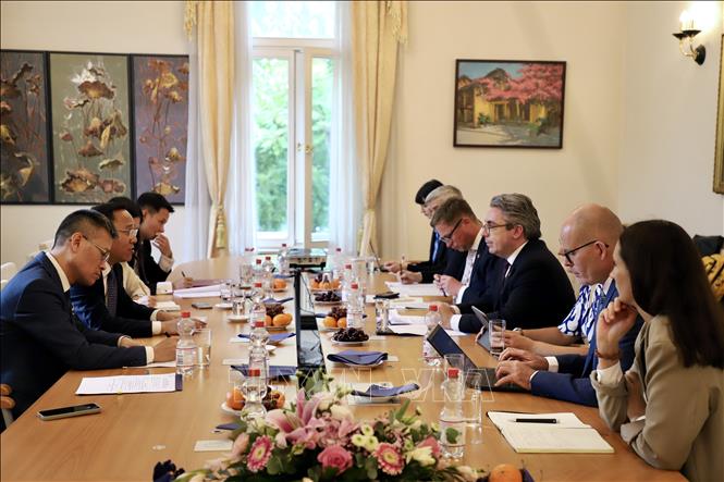 A view of the bilateral negotiation between the Ministry of Industry and Trade and the German Ministry for Economic Affairs and Energy. VNA Photo: Phương Hoa 