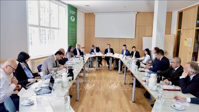 A seminar on German support for developing renewable energy hubs in Vietnam. VNA Photo: Phương Hoa 