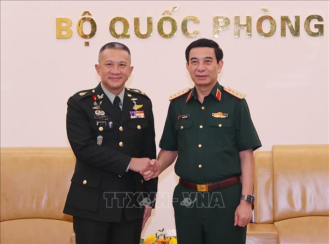 Đại tướng, Bộ trưởng Quốc phòng Phan Văn Giang tiếp  Đại tướng Songwit Noonpackdee, Tư lệnh Lực lượng Quốc phòng Thái Lan. Ảnh: Trọng Đức - TTXVN