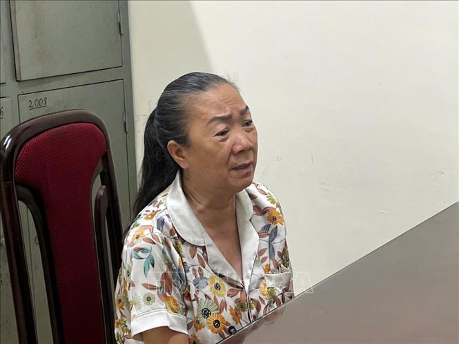Đối tượng Nguyễn Thị Hạnh tại cơ quan công an. Ảnh: TTXVN phát