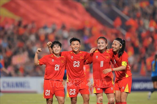Kết thúc hiệp 1, đội tuyển nữ Việt Nam tạm dẫn đội tuyển nữ Guam 3 - 0. Ảnh: Phạm Tuấn Anh - TTXVN