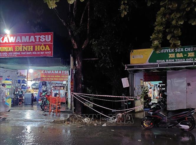 Khu vực kênh thoát nước bị phong tỏa sau khi xảy ra vụ việc. Ảnh: TTXVN phát