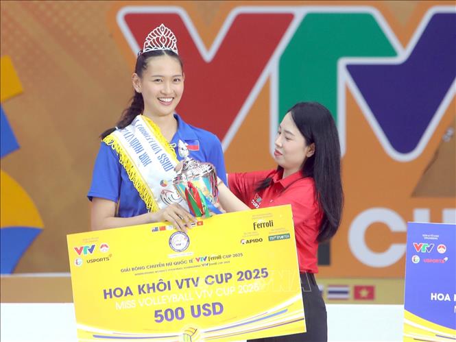 Vận động viên Leila Jane Cruz đến từ đội Philippines được trao danh hiệu Hoa khôi của giải đấu. Ảnh: Hoàng Hùng -TTXVN
