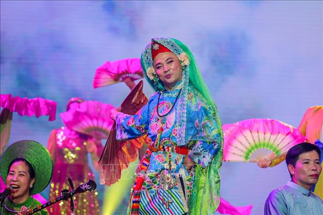 Diễn xướng Chầu văn 