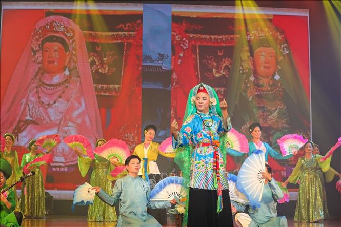 Diễn xướng Chầu văn 