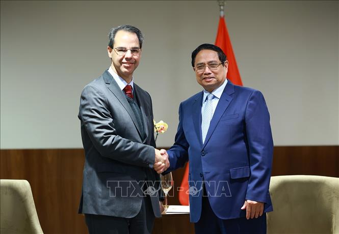 Thủ tướng Phạm Minh Chính tiếp ông José Serrador Neto, Phó Chủ tịch toàn cầu, Quan hệ đối ngoại Tập đoàn Embraer - tập đoàn đa ngành, hoạt động chủ yếu trong lĩnh vực hàng không và công nghiệp vũ trụ. Ảnh: Dương Giang-TTXVN 