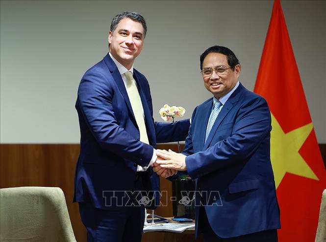 Thủ tướng Phạm Minh Chính tiếp lãnh đạo ông Daniel Lopes, Phó Chủ tịch Tập đoàn FS - tập đoàn chuyên sản xuất ethanol từ ngô, đồng thời là một trong những nhà sản xuất nhiên liệu sinh học carbon thấp hàng đầu khu vực Mỹ Latinh. Ảnh: Dương Giang-TTXVN 