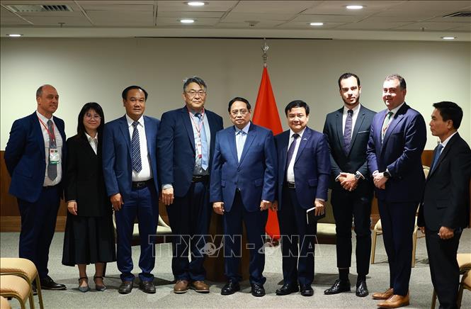 Thủ tướng Phạm Minh Chính tiếp lãnh đạo Tập đoàn Granja Fujikura, hoạt động trong lĩnh vực nông nghiệp công nghệ cao tại Brazil, thuộc hệ thống Granja Fujikura. Ảnh: Dương Giang-TTXVN 
