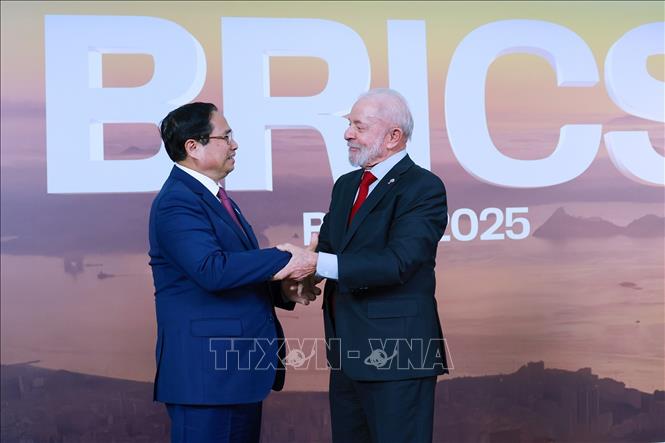 Tổng thống Cộng hòa Liên bang Brazil Lula da Silva đón Thủ tướng Phạm Minh Chính. Ảnh: Dương Giang-TTXVN 
