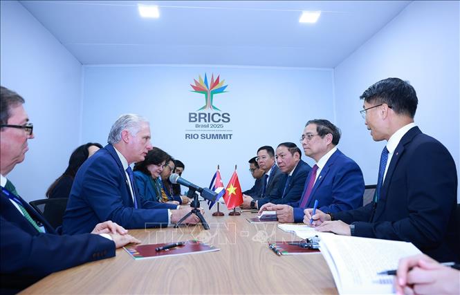 Thủ tướng Phạm Minh Chính gặp Bí thư Thứ nhất Đảng Cộng sản Cuba, Chủ tịch nước Cộng hòa Cuba Miguel Díaz-Canel Bermúdez. Ảnh: Dương Giang-TTXVN 