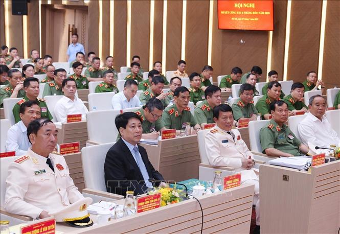 Chủ tịch nước Lương Cường và các đại biểu dự Hội nghị sơ kết công tác 6 tháng đầu năm 2025 của Bộ Công an. Ảnh: Lâm Khánh - TTXVN