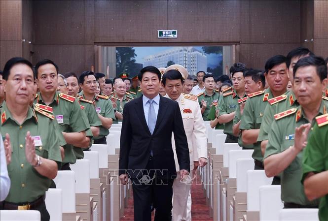 Chủ tịch nước Lương Cường đến dự Hội nghị sơ kết công tác 6 tháng đầu năm 2025 của Bộ Công an. Ảnh: Lâm Khánh - TTXVN