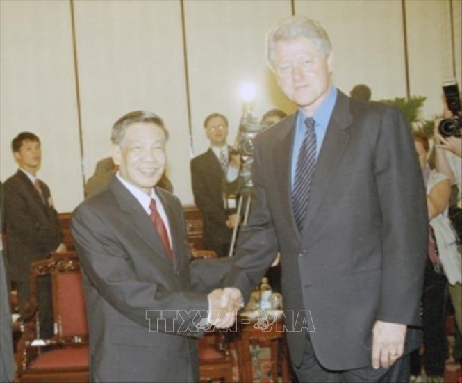 Tổng Bí thư Lê Khải Phiêu tiếp Tổng thống Hoa Kỳ Bill Clinton (18/11/2000). Ảnh: Trọng Nghiệp - TTXVN